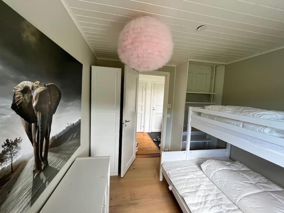 Villa Med Pool Och Bara 600M Till Havet! Trosa Exteriör bild