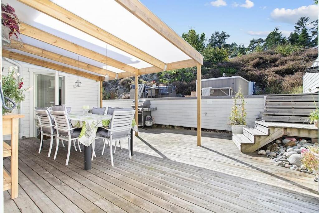 Villa Med Pool Och Bara 600M Till Havet! Trosa Exteriör bild