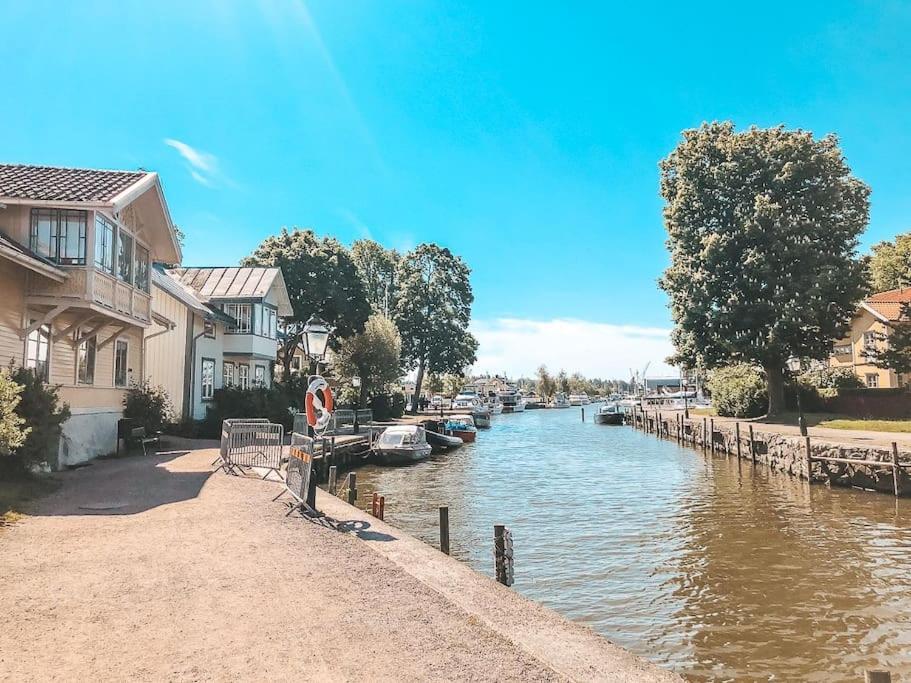 Villa Med Pool Och Bara 600M Till Havet! Trosa Exteriör bild